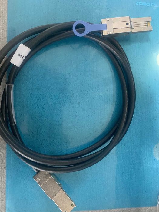 Кабель с разъемами Mini SAS