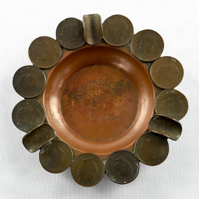 Cinzeiro em cobre e moedas antigas, “Recordação de Évora”