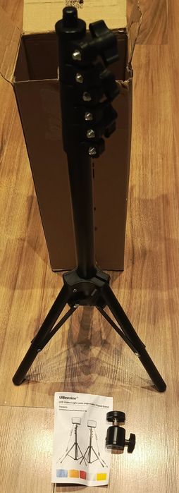 Profesjonalny statyw z teleskopową konstrukcją do lamp, aparatów itp.