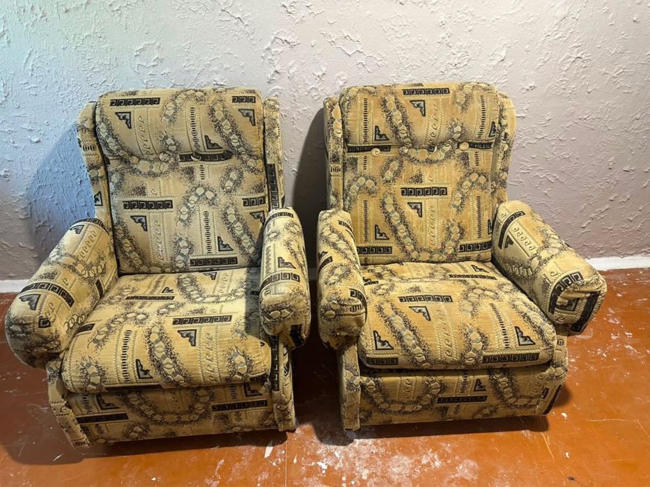 Продам диван с креслами