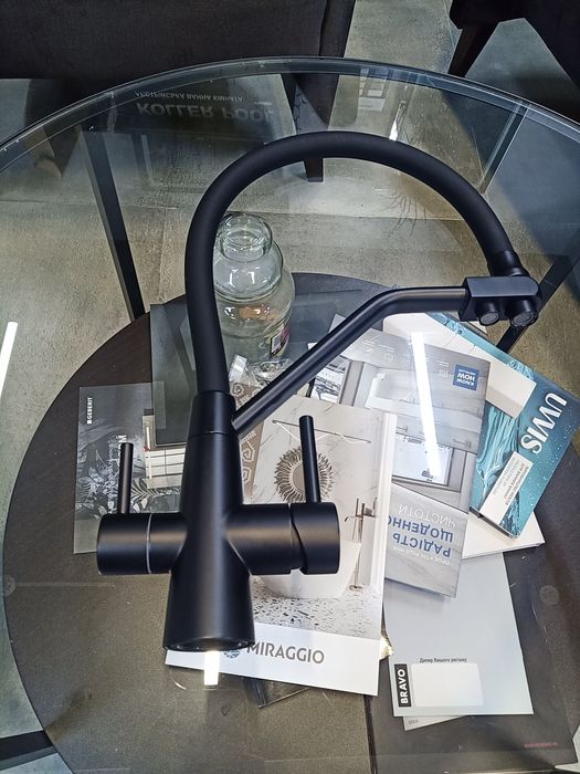 Смеситель для кухни с гибким гусаком и подключением к осмосу Черный ма