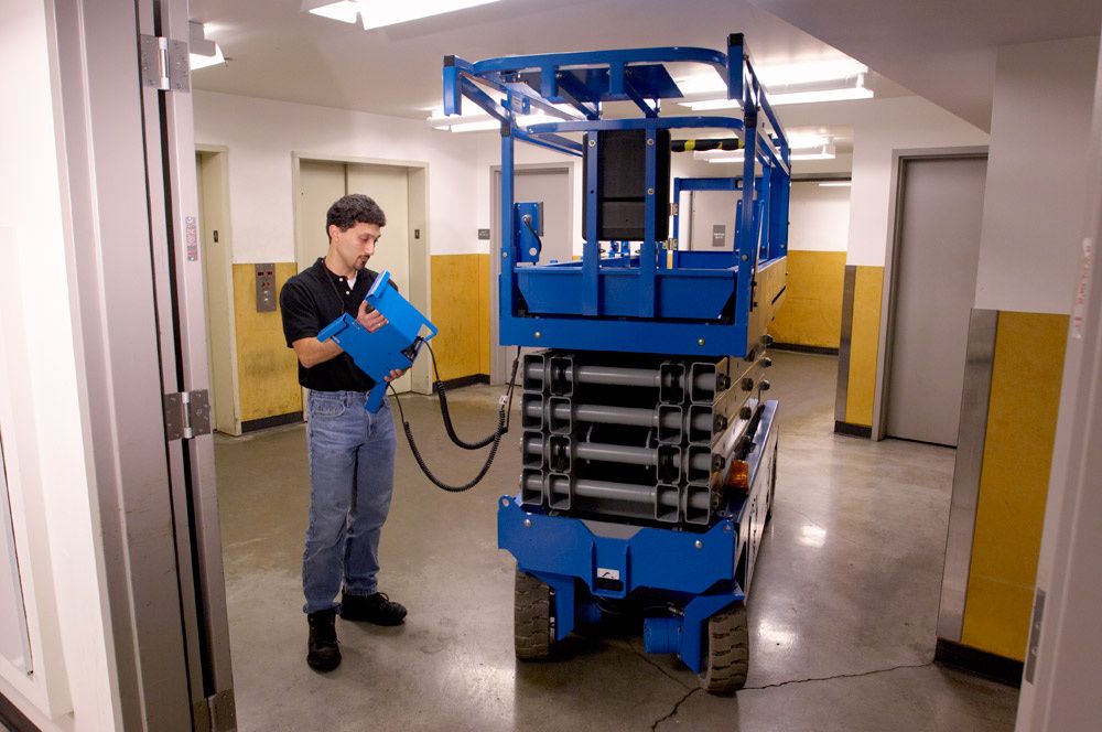 ОРЕНДА підйомників для робіт на висоті, (ножичні, колінчасті)