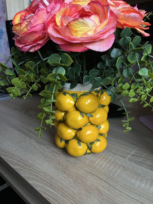 Трендова ваза з лимонами