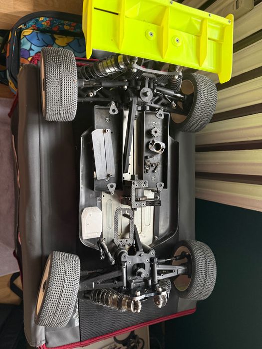Model xray  xb8e ’23 podwozie