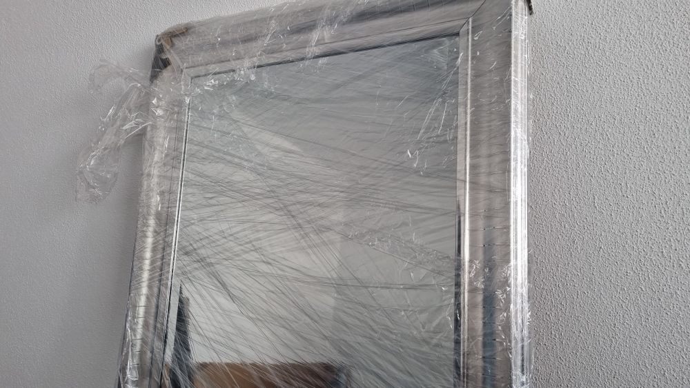 Vendo espelho com moldura 1.68m de altura e 60cm de largura