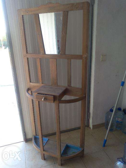 Antigo movél com espelho