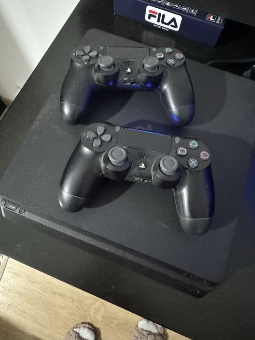 Playstation 4 c/ 2 comandos