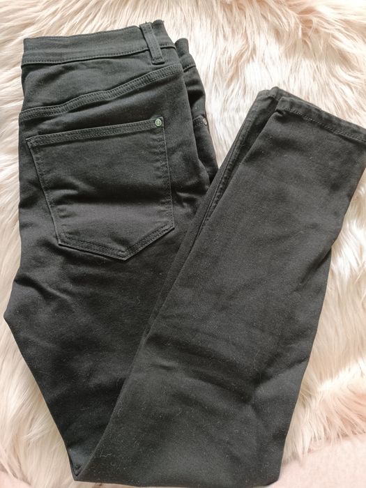 Czarne spodnie Sinsay