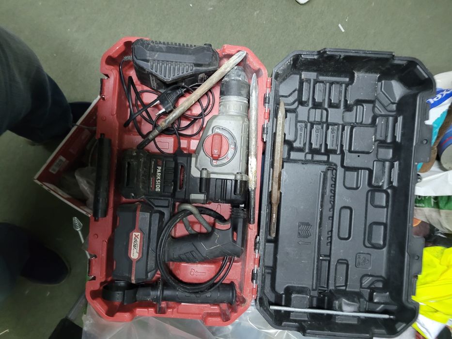 Recheio de armazém de canalizador com muito material