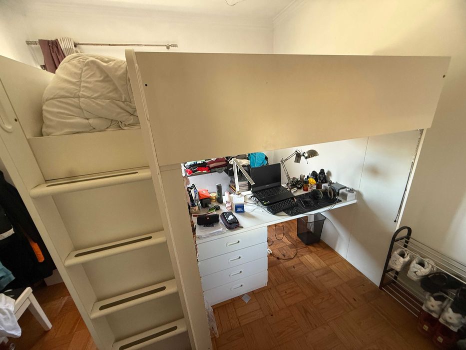 Cama Alta IKEA SMÅSTAD com Secretária de 4 gavetas e Roupeiro