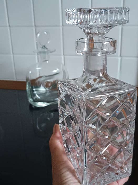 Piękne duże karafki