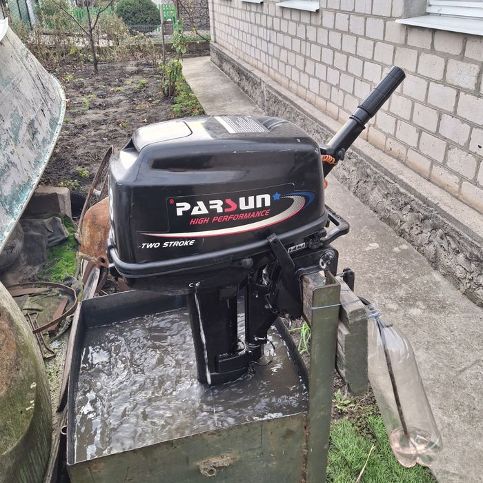 Продам лодочний мотор Парсун 9,8.