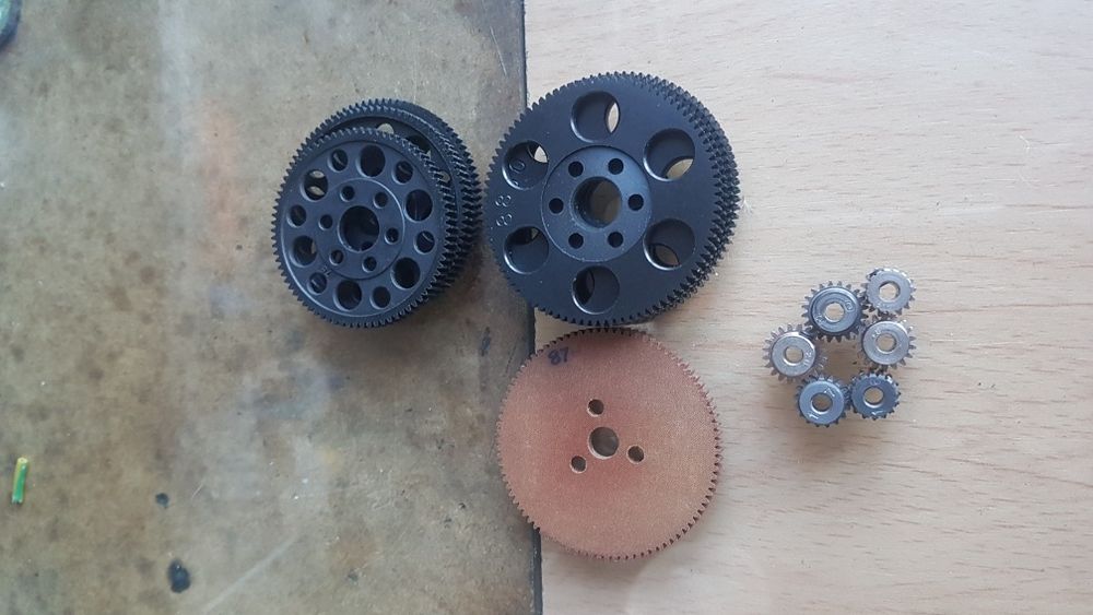 Pinhões e cremalheira 48/64 dp