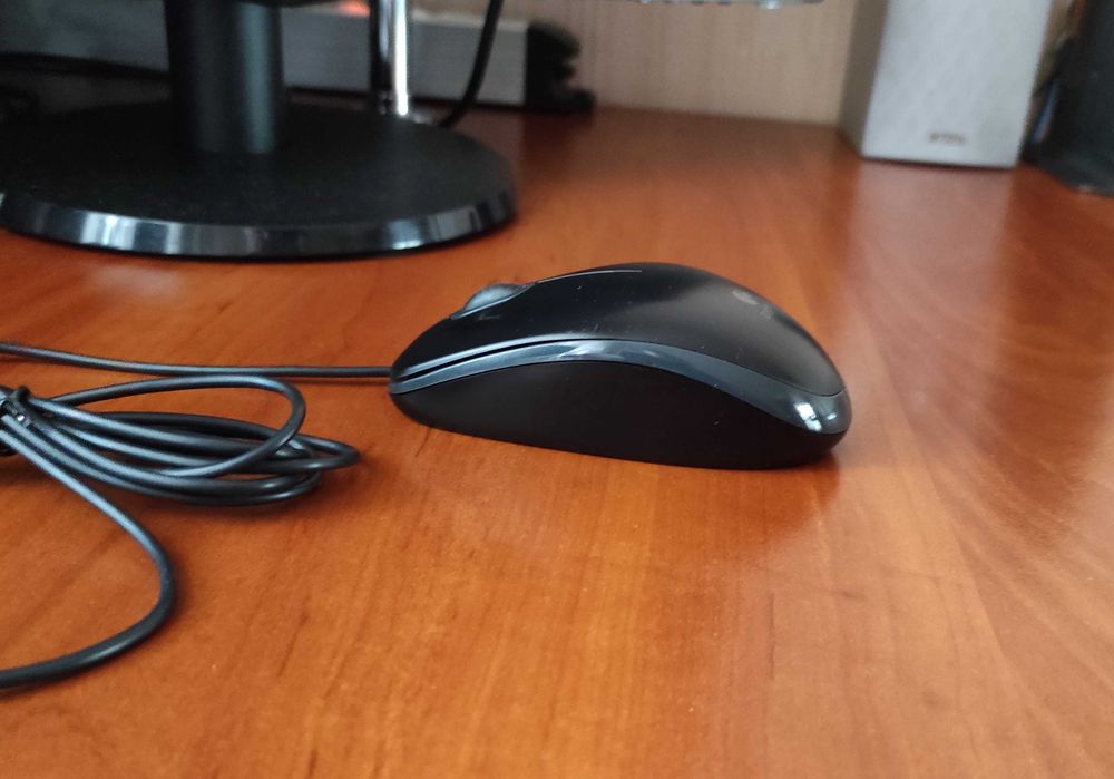 Мышь Logitech B100 USB Black (в идеале)