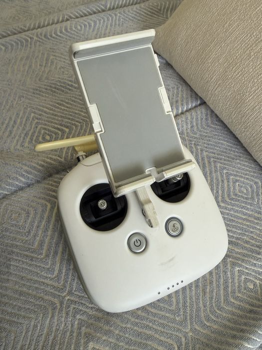 DJI Phantom 2 Vision+ com 3 baterias, iPhone mini e acessórios