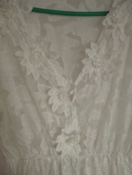 Sukienka na plażę koronkowa