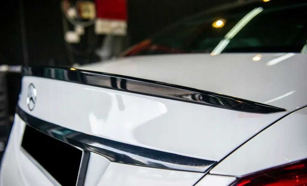 Spoiler lotka Mercedes C Klasa SEDAN W205 CZARNY POŁYSK