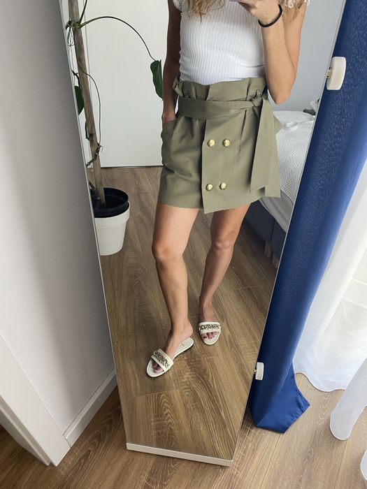 Spodnica khaki z guzikami