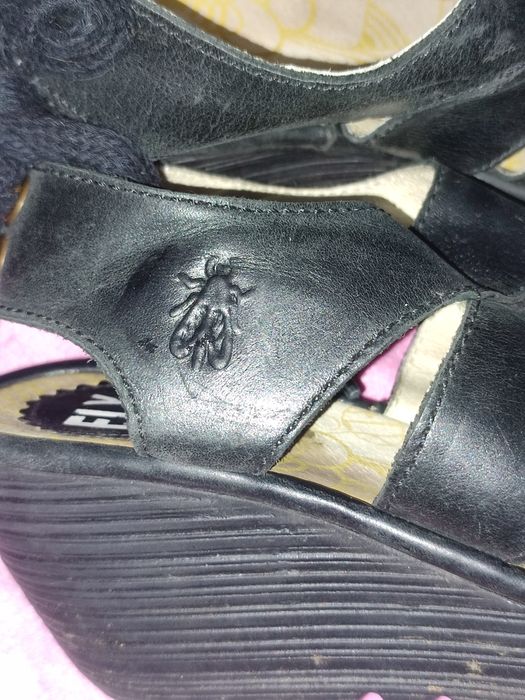 Fly London Yown, czarne sandały open toe rozm.38
