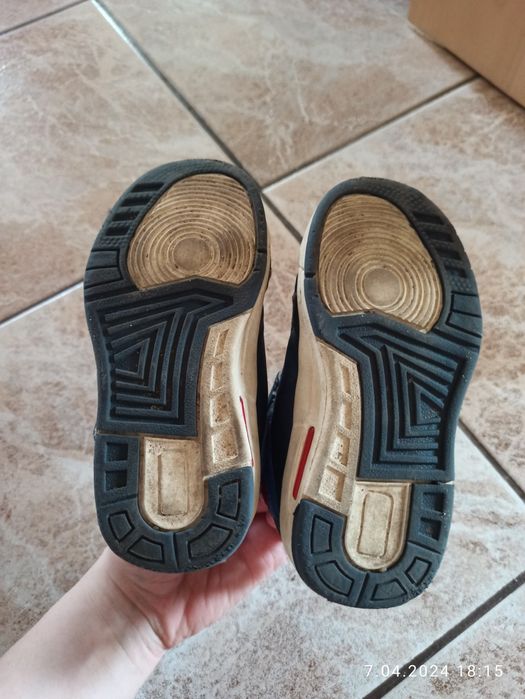 Adidasy Marvel  roz 25  15 cm