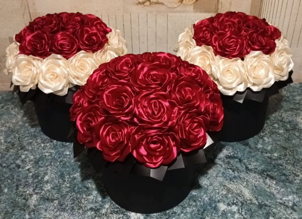 Букети з атласної стрічки під замовлення.