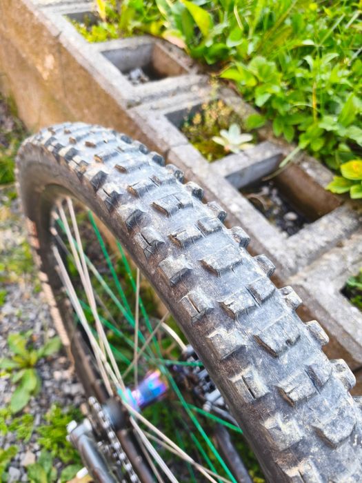 Komplet 27.5 2.4 Opony Maxxis dhr 2