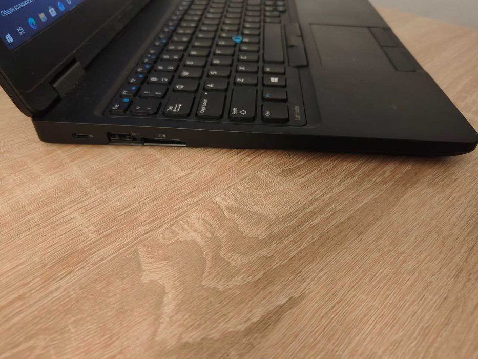 Ноутбук Dell 5580 15.6" i5-7300U 8gb ddr4 SSD