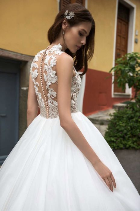 Весільна сукня з салону