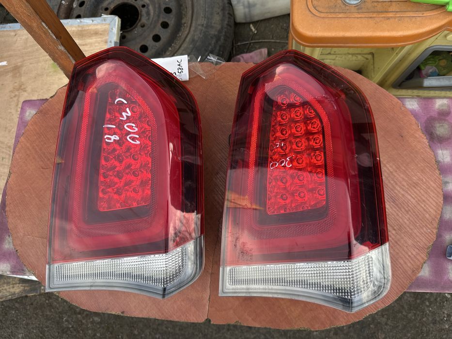 Фонарь задний правый Chrysler C300 2015-24гг