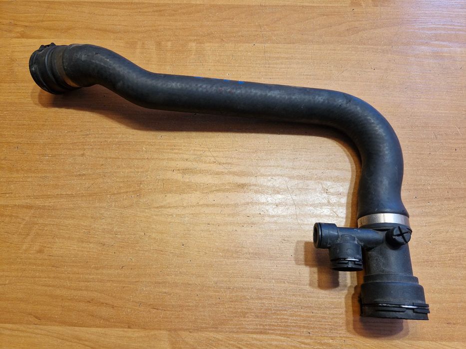 BMW 3 E46 320D 136km Przewód Górny Chłodnicy Wąż Wody