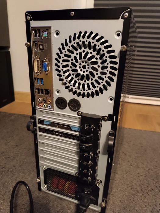 Komputer stacjonarny do gier. i7 3770 SSD Windows 11 RX 570 8GB