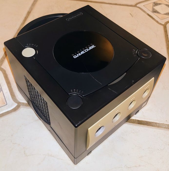 Konsola Nintendo GameCube EUR retro 2 pady, gra sprawna