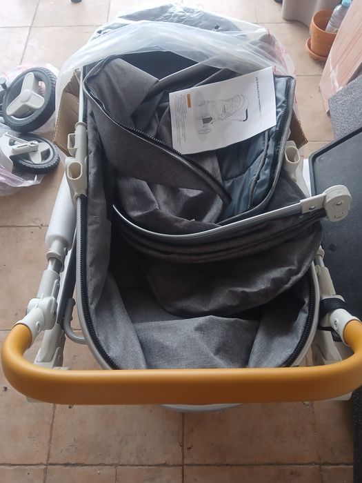 Carrinho bebe 530W novo