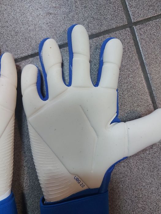 Воротарські рукавички Predator Pro H43777 роз 6