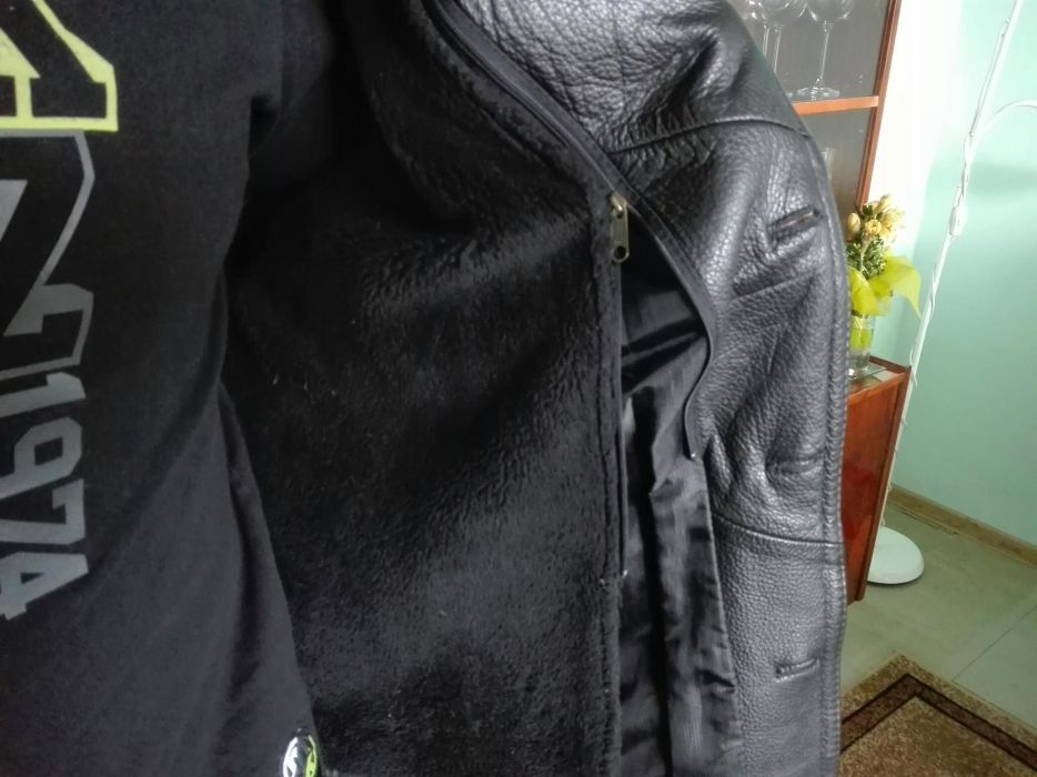 KURTKA solidna, z grubej skóry .