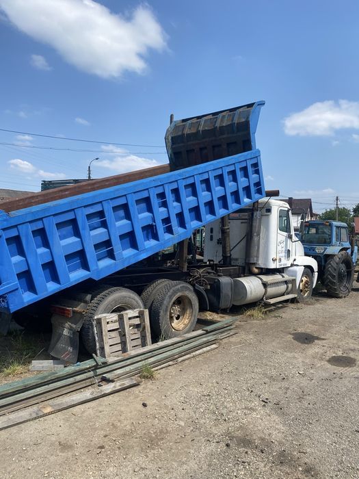 Продається самосвал Freightliner Conventl