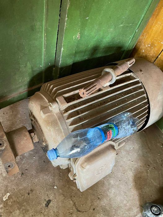 Двигун електричний АСИ б3 200 л. 22х1000