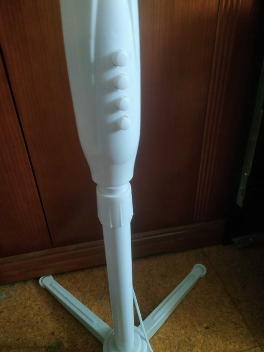 Ventoinha de pé da marca Excellent