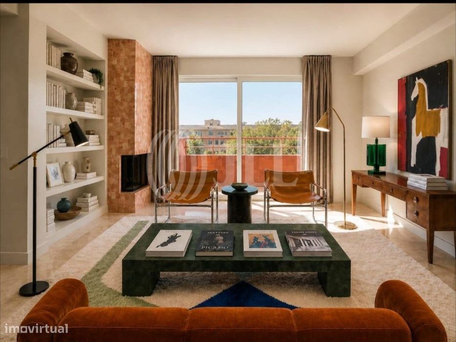Apartamento T5 com garagem na Avenida da Boavista, Porto