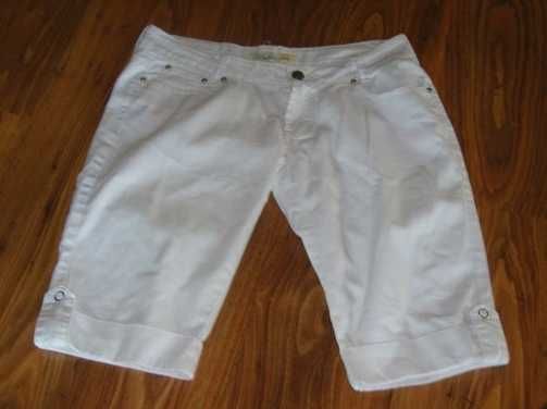 Piękne BIAŁE spodenki 42