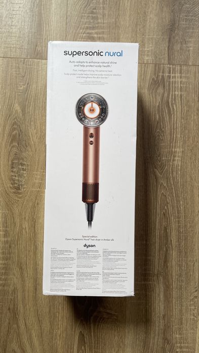 Продам фен Dyson Supersonic Nural™ Special Edition (Amber Silk) з кейсом