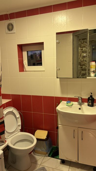 Здаю подобово 2 поверховий будинок