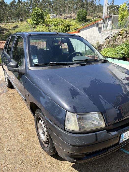 Renault Clio de 1993457027054606766083