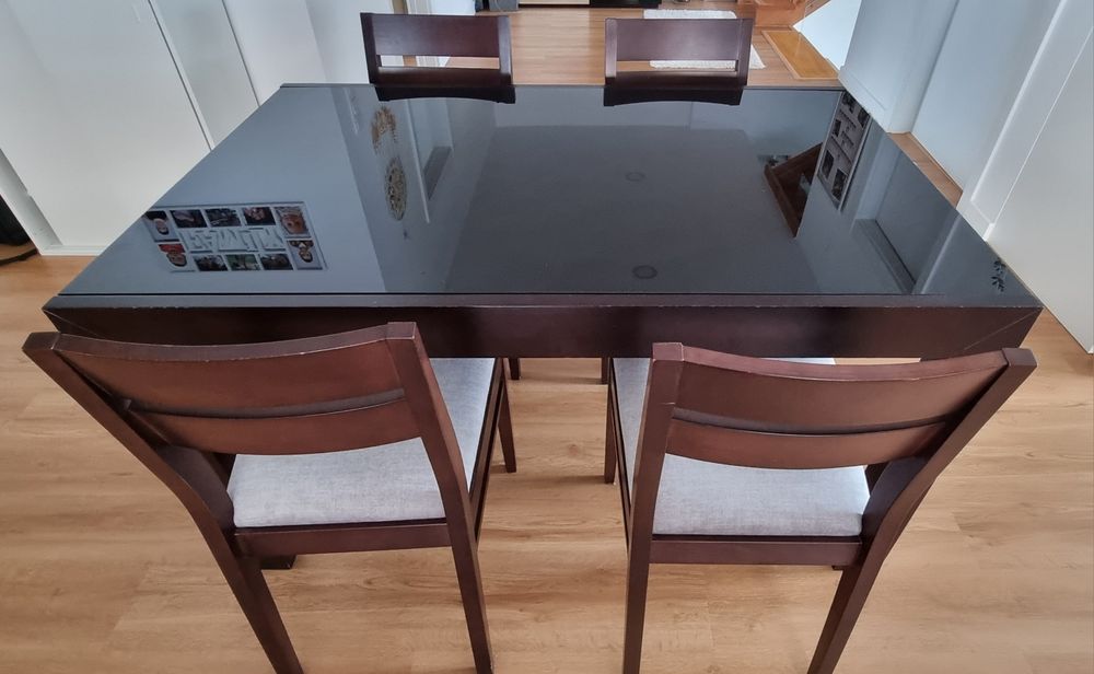 Mesa de sala extensível com 4 cadeiras