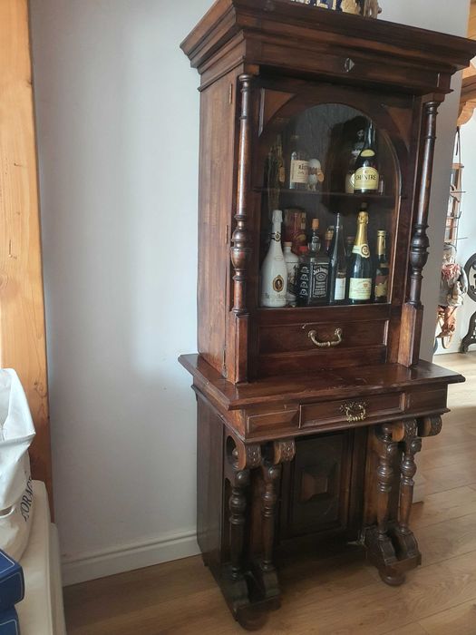 Stara szafka przerobiona na barek