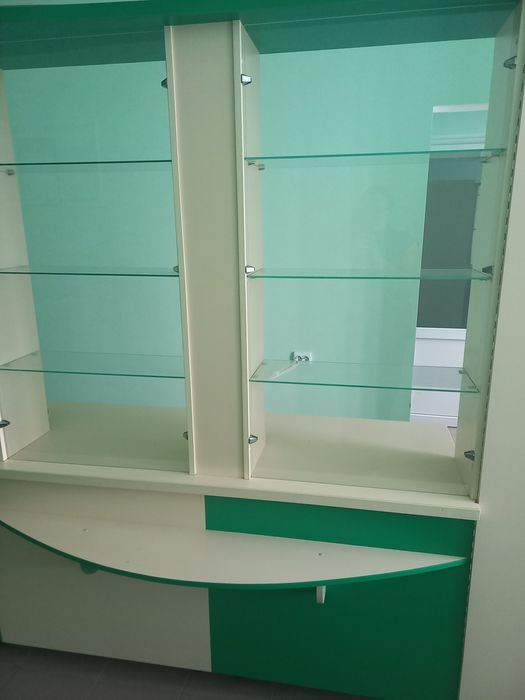 Меблі в аптеку в хорошому стані