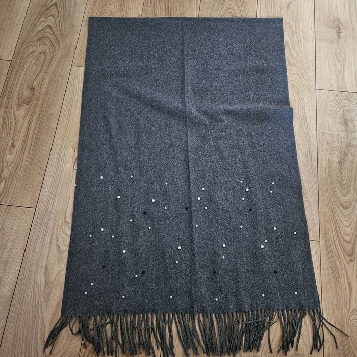 Duży szal grafitowy z perełkami