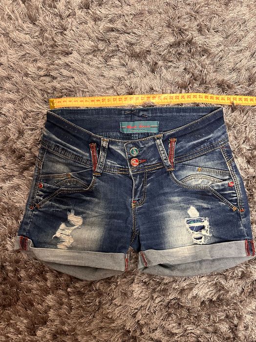Джинсовые шорты, на худенькую девочку или на подростка,