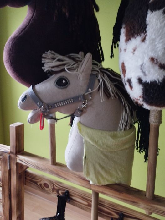 Sprzedam 3 hobby horsy ze stajnią
