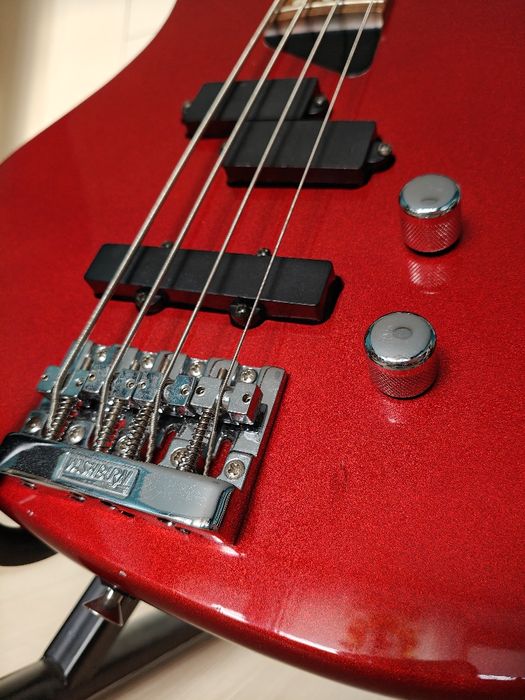 ＷＡＳＨＢＵＲＮ ＸＢ－２００ XB200 - Washburn XB200 - Audiofanzine